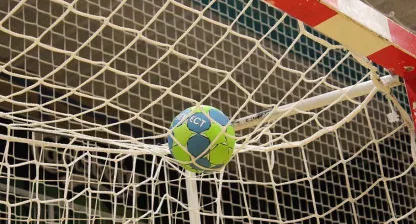 Handboll i mål.