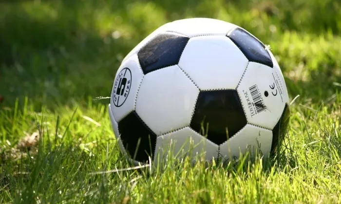Fotboll ska spelas på Stadion. Fotboll ska spelas på Stadion.