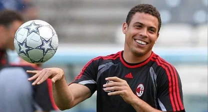 Ronaldo är en av spelarna som representerat Milan OCH Inter.