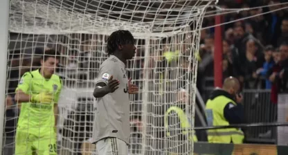 Moise Kean firar ett mål genom att tysta fansen.