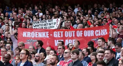 Arsenalsupportrarna: “Kroenke måste agera nu”