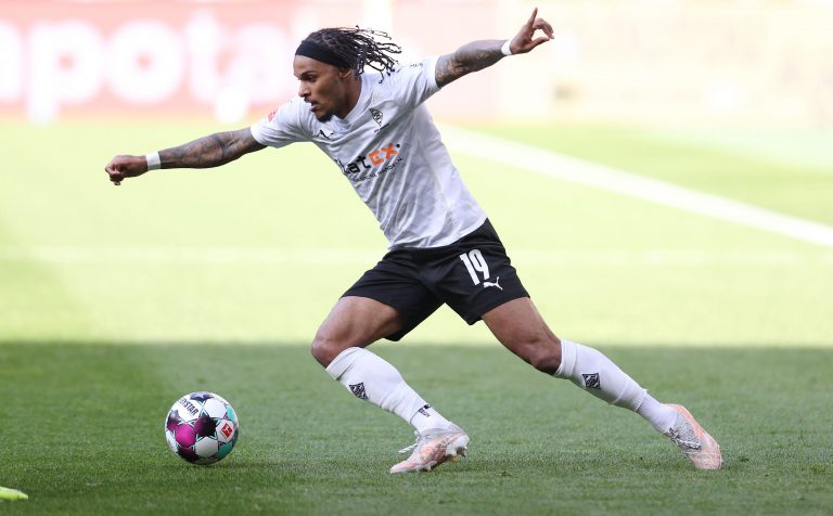 firo: 25.04.2021 Fuvuball: Soccer: 1st Bundesliga season 2020/21 VfL Borussia Mv? nchengladbach, Borussia Monchengladbach - Arminia Bielefeld 5: 0 Valentino Lazaro, individual action | usage worldwide firo: 25.04.2021 Fuvuball: Soccer: 1st Bundesliga season 2020/21 VfL Borussia Mv? nchengladbach, Borussia Monchengladbach - Arminia Bielefeld 5: 0 Valentino Lazaro, individual action | usage worldwide