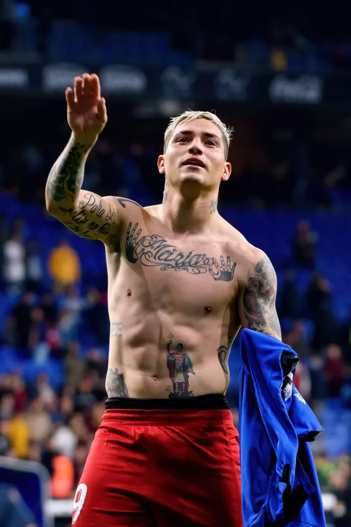 BARCELONA - DEC 1: Ezequiel Chimy Avila celebrates the victory at the La Liga match between RCD Espanyol and CA Osasuna at the RCDE Stadium on Decembe Bilbao – Osasuna, 8/5: Speltips & stream