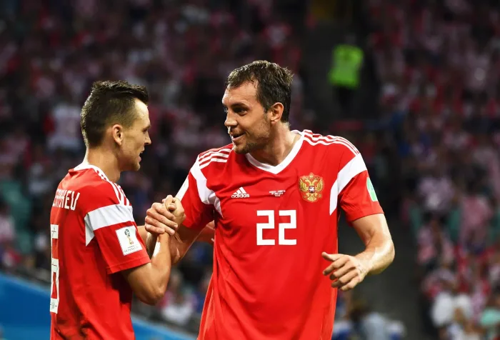 Artem Dzyuba, right, and Denis Cheryshev of Russia react in the quarterfinal match against Croatia during the 2018 FIFA World Cup in Sochi, Russia, 7 Ryssland – Bulgarien, 5/6: Speltips & stream