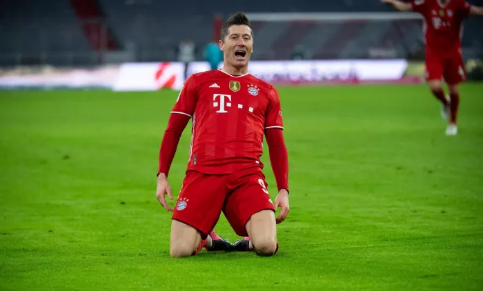 Munich, Germany. 06th Mar, 2021. Football: Bundesliga, Bayern Munich - Borussia Dortmund, Matchday 24 at Allianz Arena. Robert Lewandowski of Munich celebrates his goal to make it 4:2. Credit: Sven Hoppe/dpa - IMPORTANT NOTE: In accordance with the regula Mönchengladbach – Bayern München, 13/5: Speltips & stream
