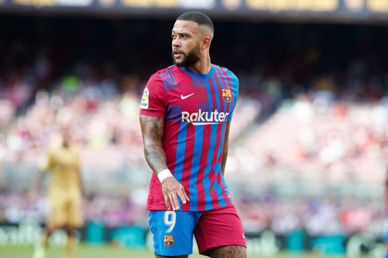 Barcelona, Spain. 26th Sep, 2021. Memphis Depay of FC Barcelona seen during the LaLiga match between FC Barcelona and Levante UD at Camp Nou.Final score; FC Barcelona 3:0 Levante UD. Credit: SOPA Images Limited/Alamy Live News Barcelona, Spain. 26th Sep, 2021. Memphis Depay of FC Barcelona seen during the LaLiga match between FC Barcelona and Levante UD at Camp Nou.Final score; FC Barcelona 3:0 Levante UD. Credit: SOPA Images Limited/Alamy Live News