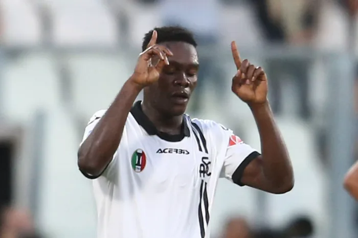 Spezia's Ganese forward Emmanuel Gyasi celebrates after scoring a goal during Serie A football match between Spezia and Juventus at the Alberto Picco Stadium, La Spezia , Italy, on September 22 2021. Roma – Spezia, 13/12: Speltips & stream