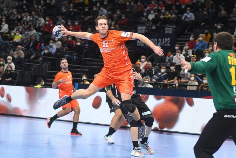 EHF Euro 2022. Main Round. Tommie Falke (Netherlands) scores against Montenegro EHF Euro 2022. Main Round. Tommie Falke (Netherlands) scores against Montenegro