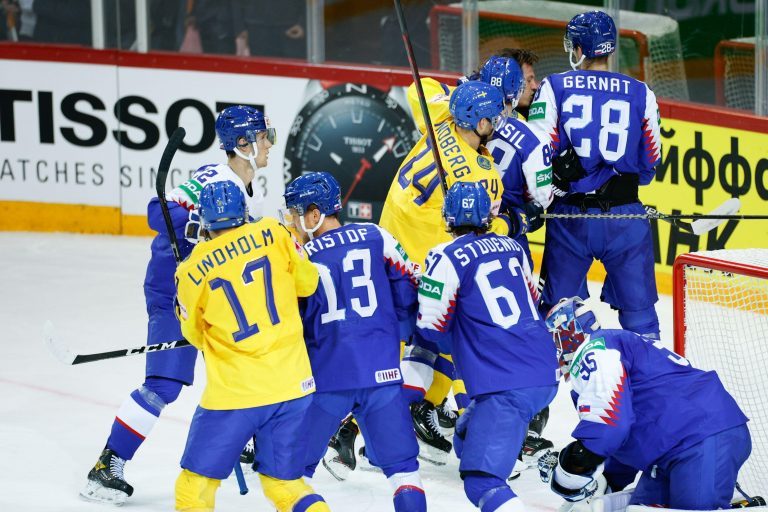 Riga, Olympic Sports Centre, Sweden. 30th May, 2021. vs Slovakia (2021 IIHF Ice Hockey World Championship), trouble in front of the Slovakia net (Switzerland/Croatia OUT) Credit: SPP Sport Press Photo. /Alamy Live News Riga, Olympic Sports Centre, Sweden. 30th May, 2021. vs Slovakia (2021 IIHF Ice Hockey World Championship), trouble in front of the Slovakia net (Switzerland/Croatia OUT) Credit: SPP Sport Press Photo. /Alamy Live News