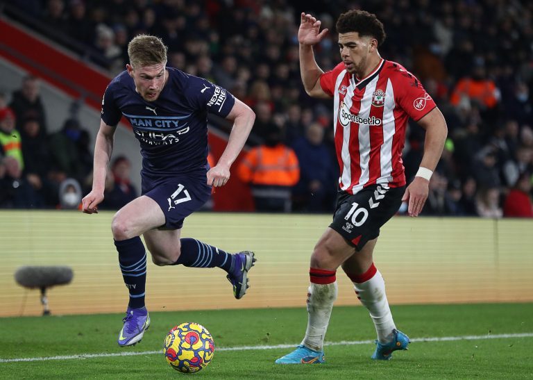 Southampton, England, 22nd January 2022. Kevin De Bruyne of Manchester City is challenged by Che Adams of Southampton during the Premier League match at St Mary's Stadium, Southampton. Picture credit should read: Paul Terry / Sportimage