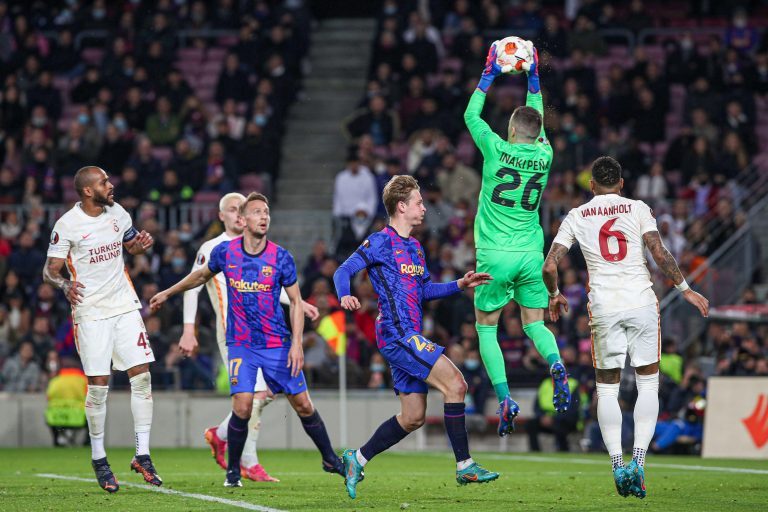 Barcelona, Spain. 10th Mar, 2022. BARCELONA, SPAIN - MARCH 10: Frenkie de Jong of FC Barcelona, goalkeeper Inaki Pena of Galatasaray during the UEFA Europa League match between FC Barcelona and Galatasaray at Camp Nou on March 10, 2022 in Barcelona, Spain Barcelona, Spain. 10th Mar, 2022. BARCELONA, SPAIN - MARCH 10: Frenkie de Jong of FC Barcelona, goalkeeper Inaki Pena of Galatasaray during the UEFA Europa League match between FC Barcelona and Galatasaray at Camp Nou on March 10, 2022 in Barcelona, Spain
