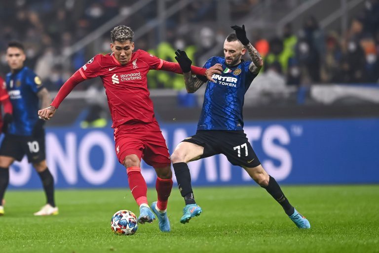 Roberto Firmino (Liverpool)Marcelo Brozovic (Inter) during the Uefa Champions League match between Inter 0-2 Liverpool at Giuseppe Meazza Stadium on February 16, 2022 in Milan, Italy. Credit: Maurizio Borsari/AFLO/Alamy Live News