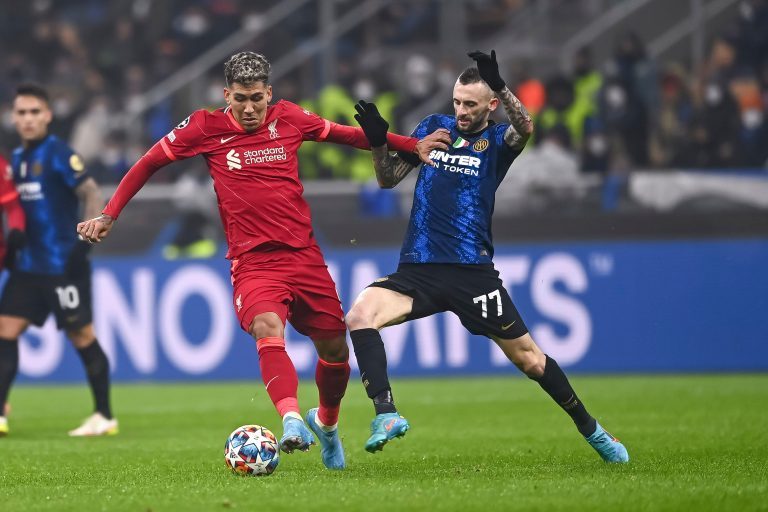 Roberto Firmino (Liverpool)Marcelo Brozovic (Inter) during the Uefa Champions League match between Inter 0-2 Liverpool at Giuseppe Meazza Stadium on February 16, 2022 in Milan, Italy. Credit: Maurizio Borsari/AFLO/Alamy Live News Roberto Firmino (Liverpool)Marcelo Brozovic (Inter) during the Uefa Champions League match between Inter 0-2 Liverpool at Giuseppe Meazza Stadium on February 16, 2022 in Milan, Italy. Credit: Maurizio Borsari/AFLO/Alamy Live News