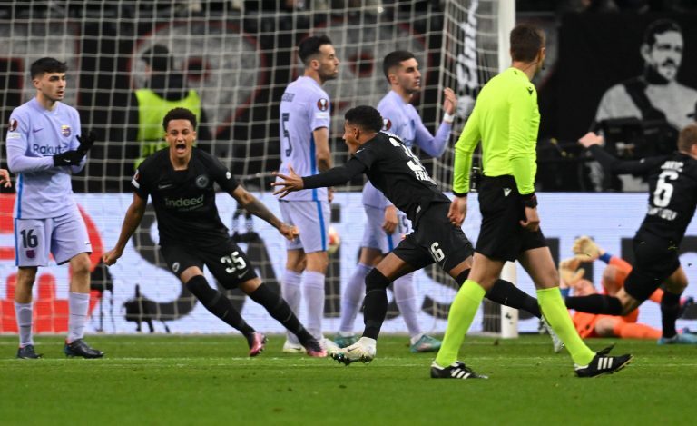 07 April 2022, Hessen, Frankfurt/M.: Soccer: Europa League, Eintracht Frankfurt - FC Barcelona, quarterfinals, first leg at Deutsche Bank Park. Frankfurt's Ansgar Knauff (center) celebrates his goal for 1:0 with Tuta (2nd from left). Photo: Arne Dedert/dp 07 April 2022, Hessen, Frankfurt/M.: Soccer: Europa League, Eintracht Frankfurt - FC Barcelona, quarterfinals, first leg at Deutsche Bank Park. Frankfurt's Ansgar Knauff (center) celebrates his goal for 1:0 with Tuta (2nd from left). Photo: Arne Dedert/dp