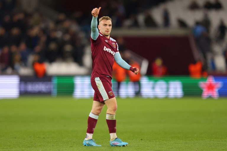 London Stadium, London, UK. 7th Apr, 2022. Europa League football West Ham versus Lyon; Jarrod Bowen of West Ham United gives the fans a thumbs up after the 1-1 draw Credit: Action Plus Sports/Alamy Live News London Stadium, London, UK. 7th Apr, 2022. Europa League football West Ham versus Lyon; Jarrod Bowen of West Ham United gives the fans a thumbs up after the 1-1 draw Credit: Action Plus Sports/Alamy Live News