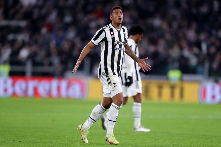 Danilo Luiz da Silva of Juventus Fc gestures during the Serie A match between Juventus Fc and Acf Fiorentina . Danilo Luiz da Silva of Juventus Fc gestures during the Serie A match between Juventus Fc and Acf Fiorentina .