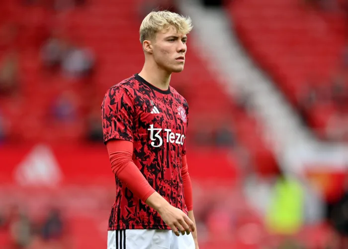 MANCHESTER, UK. 16th Sep, 2023. Rasmus Hojlund of Manchester United warms up during the Premier League match at OLD TRAFFORD, MANCHESTER. Picture credit should read: Gary Oakley/Sportimage Credit: Sportimage Ltd/Alamy Live News