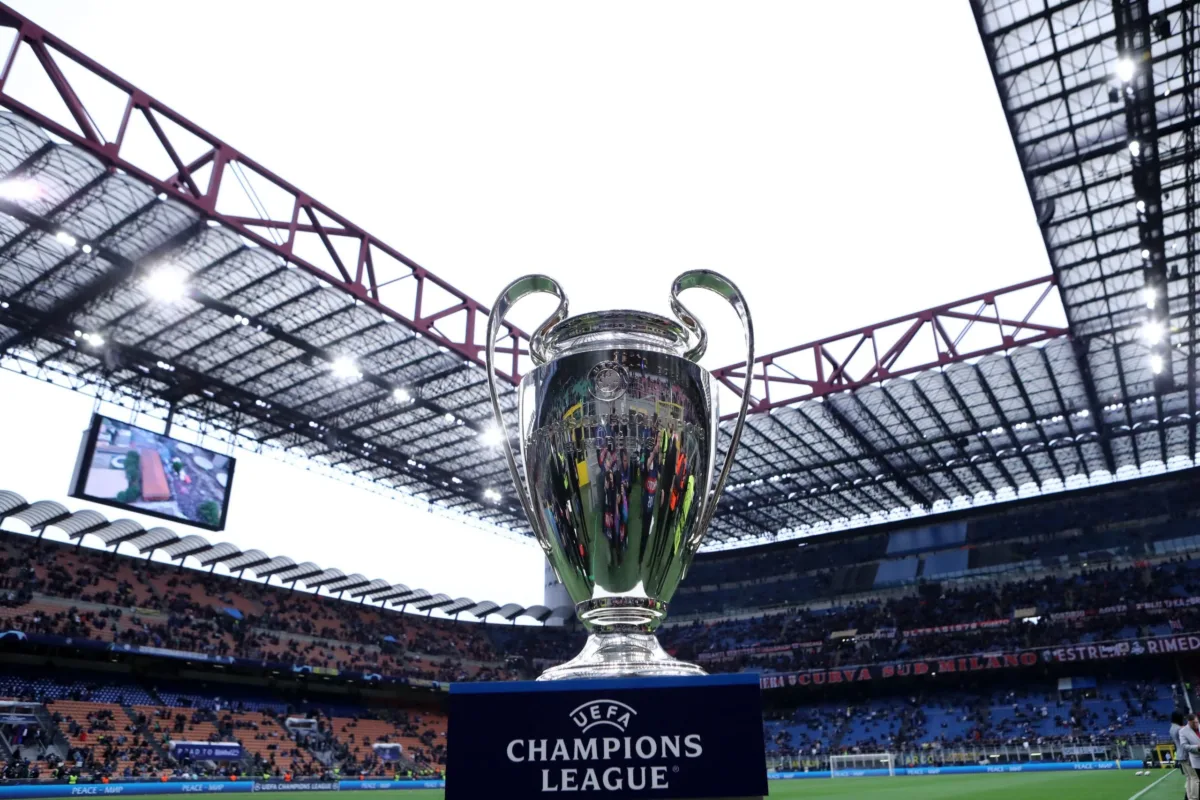 The Champions League trophy is put on display before the Uefa Champions League semi-final second leg match between Fc Internazionale and Ac Milan at Stadio Giuseppe Meazza on May 16, 2023 in Milano Italy . champions league pokal