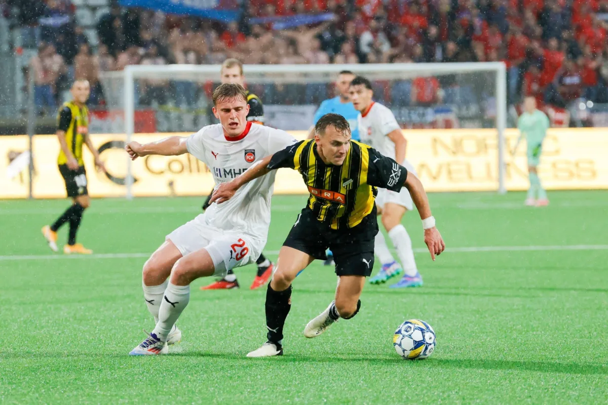 GOTHENBURG, SWEDEN 20240822Heidenheim's #29 Mikkel Kaufmann and Hacken's #4 Marius Lode in action during the Conference League playoff first leg soccer match between BK Hacken and FC Heidenheim at Bravida Arena, in Gothenburg, Sweden, on Aug. 22, 2024. Cr bk häcken fotboll
