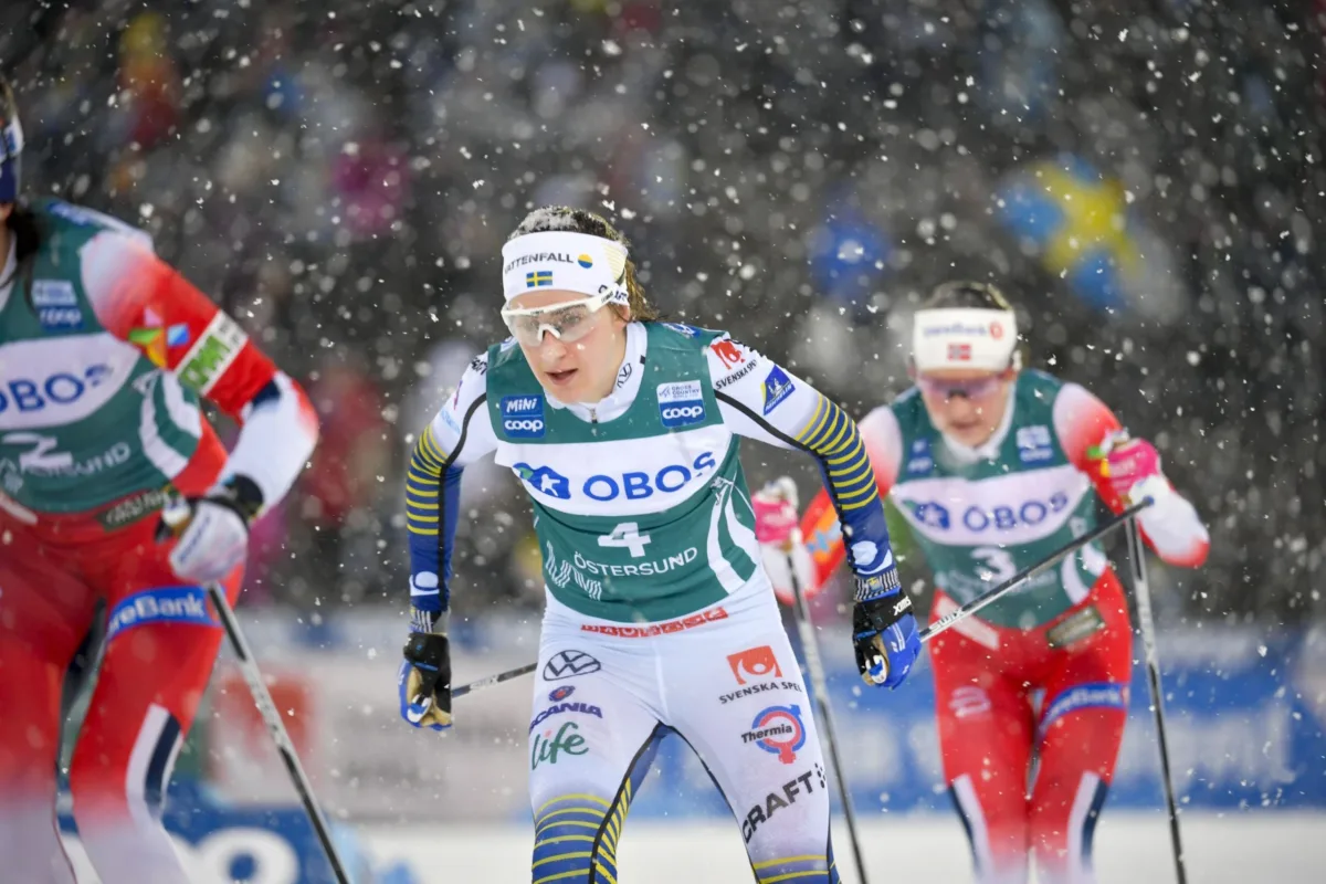 Sweden's Ebba Andersson (C) in action during the Women's 10kms Pursuit event during the FIS Cross-Country World Cup Ski Tour 2020, in Ostersund, Sweden, on Feb. 16, 2020.Photo: Anders Wiklund / TT / code 10040 ebba andersson längdskidor sverige