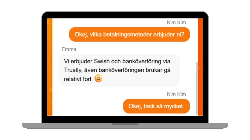 En bärbar dator som visar en livechatt-konversation där kundtjänst bekräftar att de erbjuder betalning via Swish och Trustly.